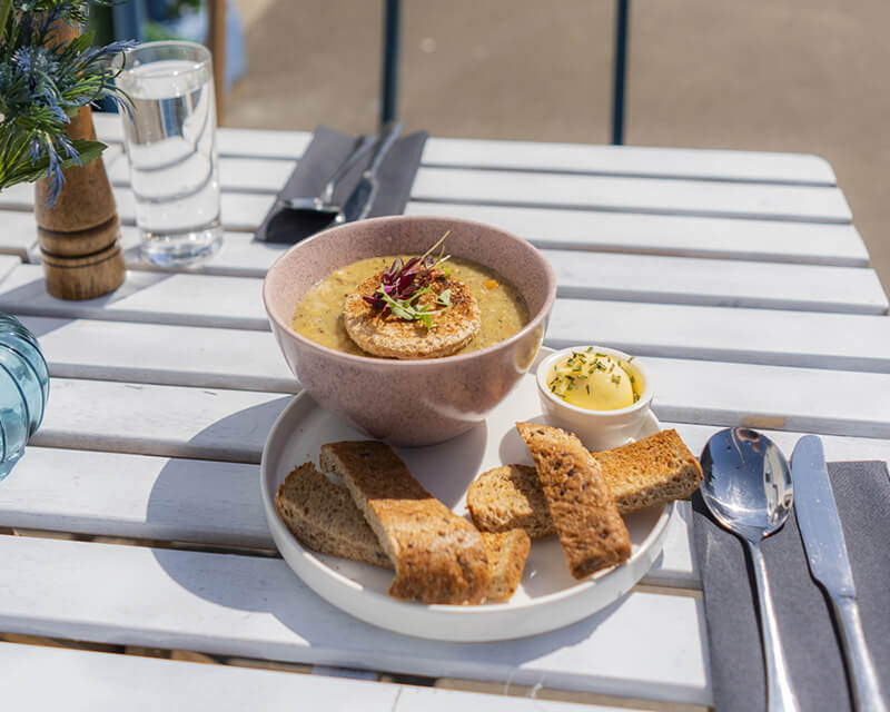 Food & Drink at the Harbour Inn